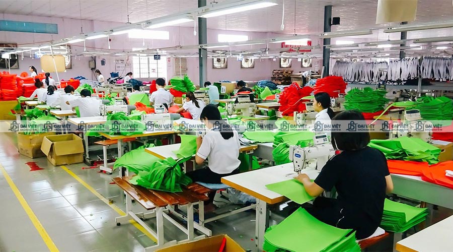 Quy trình sản xuất hiện đại cùng đội ngũ công nhân lành nghề tại xưởng Đại Việt