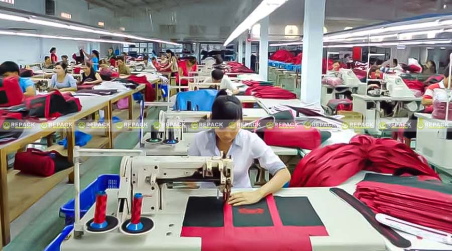 Đội ngũ công nhân lành nghề tại xưởng túi vải Repack Đội ngũ công nhân lành nghề tại xưởng túi vải Repack