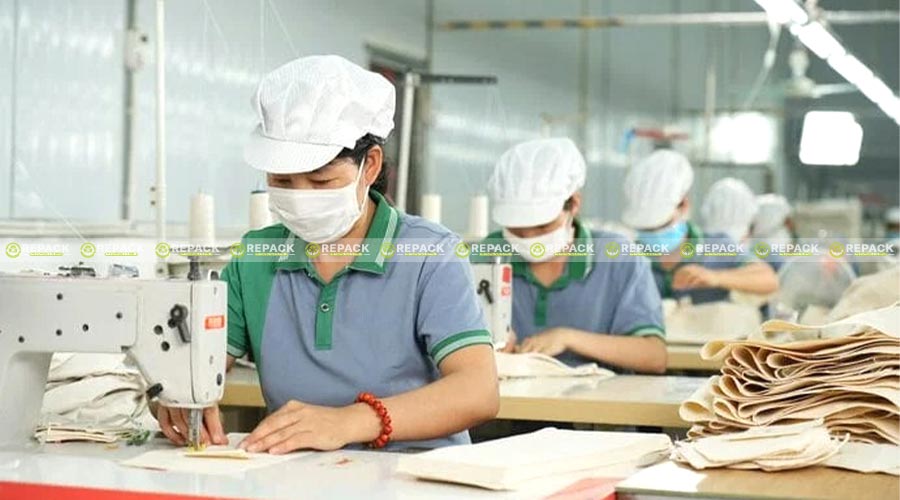Đội ngũ công nhân viên tại xưởng Repack