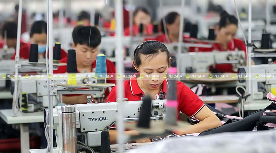 Đội ngũ tận tâm, chuyên nghiệp, máy móc hiện đại tại xưởng Repack Đội ngũ tận tâm, chuyên nghiệp, máy móc hiện đại tại xưởng Repack