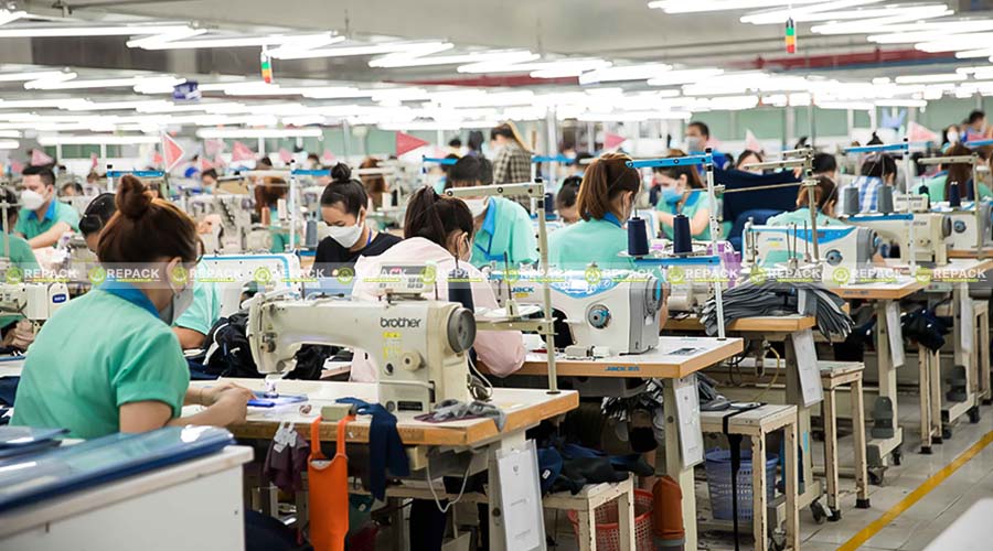 Đội ngũ thợ may tay nghề cao, chuyên nghiệp tại nhà máy Repack Đội ngũ thợ may tay nghề cao, chuyên nghiệp tại nhà máy Repack
