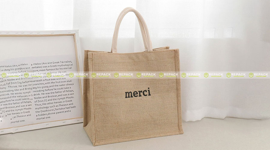 Màu nâu tự nhiên của túi cối merci đi biển