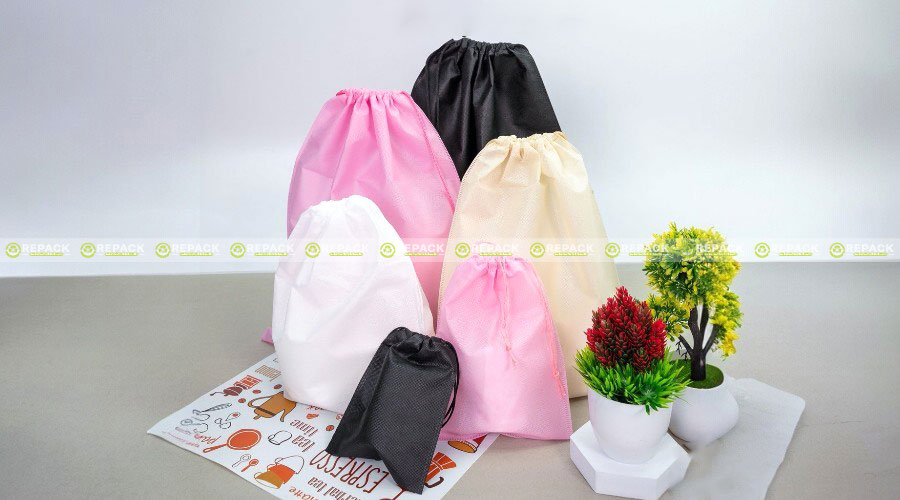 Mẫu túi vải không dệt với thiết kế dây rút dễ dàng đóng mở túi Mẫu túi vải không dệt với thiết kế dây rút dễ dàng đóng mở túi