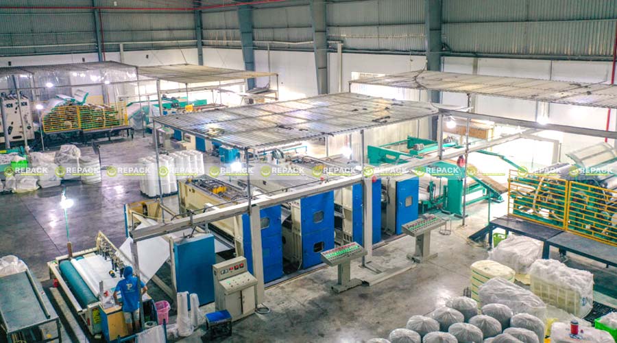 Nhà xưởng may túi vải Repack rộng lớn, dàn máy móc hiện đại, tiên tiến