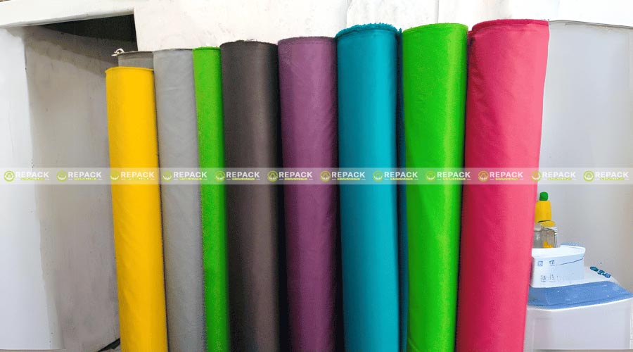 Vải dù chống nước được đóng gói thành từng cuộn gọn gàng