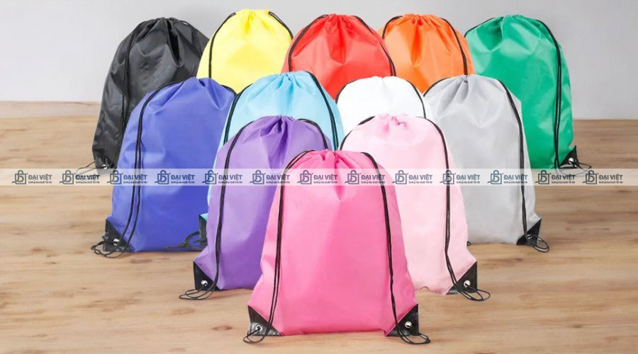Balo dây rút được sản xuất từ chất liệu vải dù