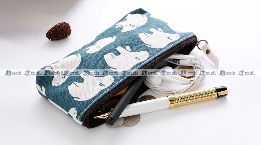 Chất liệu ví vải canvas chắc chắn, thoải mái khi dùng