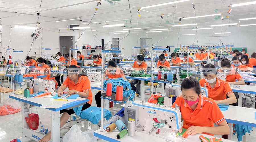Đội ngũ nhân viên xưởng may túi vải Đại Việt