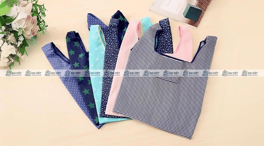 Túi vải dù gấp gọn tiện lợi, dễ mang theo bên mình