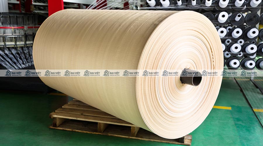 Vải PP dệt được đóng thành từng cuộn vừa phải