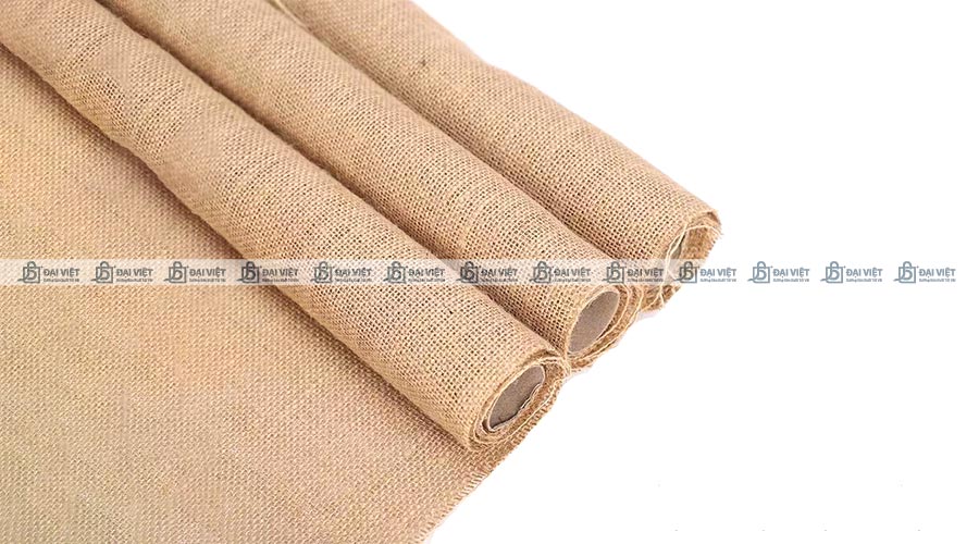 Vải đay được đóng gói thành từng cuộn vận chuyển