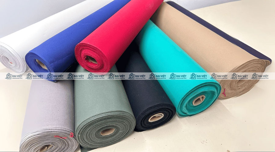 Vải dù chống thấm nước được đóng gói thành từng cuộn để dễ vận chuyển