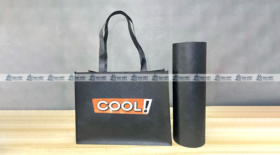 Vải tái chế R-PET được đóng gói thành cuộn vừa phải
